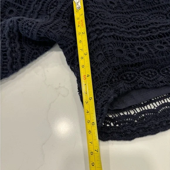 The Limited brand Women's Navy Lace Shorts size 6 - Picture 5 of 6